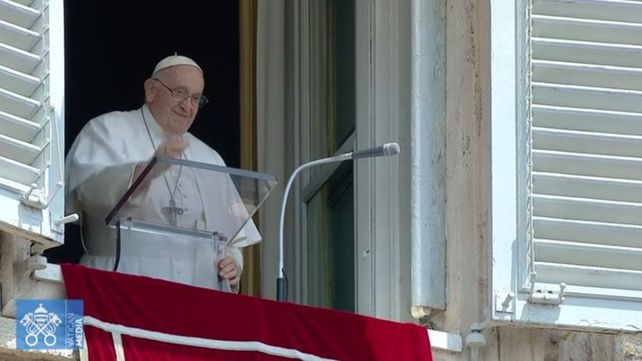 El Papa Francisco reapareció ante miles de fieles en la Plaza San Pedro