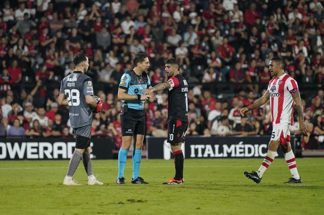 Newells cayó sin atenuantes en el Coloso ante Instituto y  se fue silbado