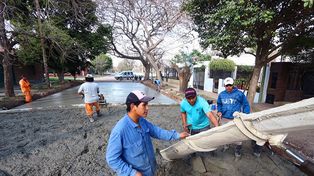 Recorren obras de pavimentación y desagües en Guadalupe Central