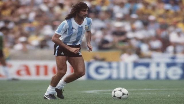 Mario Alberto Kempes debutó en 1973 en el conjunto nacional.