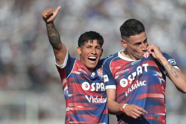 Unión ganó de visitante en La Plata.