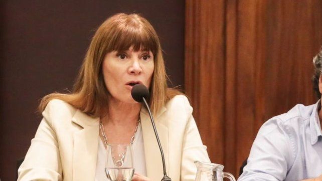 La ministra de Cultura negó que los salarios de los músicos de la Orquesta Sinfónica Provincial de Rosario estuvieran debajo de la línea de pobreza.