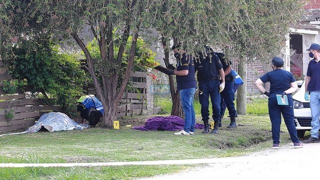 Triple homicidio: la moto del sicario sería clave para apuntalar a los sospechosos