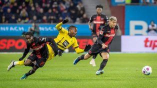 Bayer Leverkusen, con la presencia de Palacios, empató con Borussia Dortmund y continúa arriba en la Bundesliga.