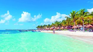 Cancún es un destino que llama la atención por sus playas naturales y la historia que se esconde en su interior.