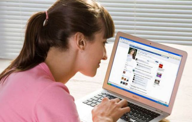 La agresora confesó que que lo había en venganza porque su amiga subió fotos a Facebook donde ambas se mostraban sin ropas.