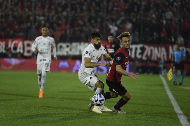 Ángelo Martino superó una dolencia muscular y jugaría ante Lanús.