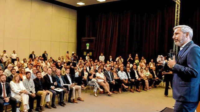 Frigerio e intendentes informarán cuántos funcionarios hay y cuánto cobran