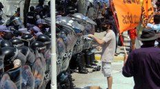 La policía reprimió con violencia extrema a los manifestantes en la capital de Formosa. La policía reprimió con violencia extrema a los manifestantes en la capital de Formosa.