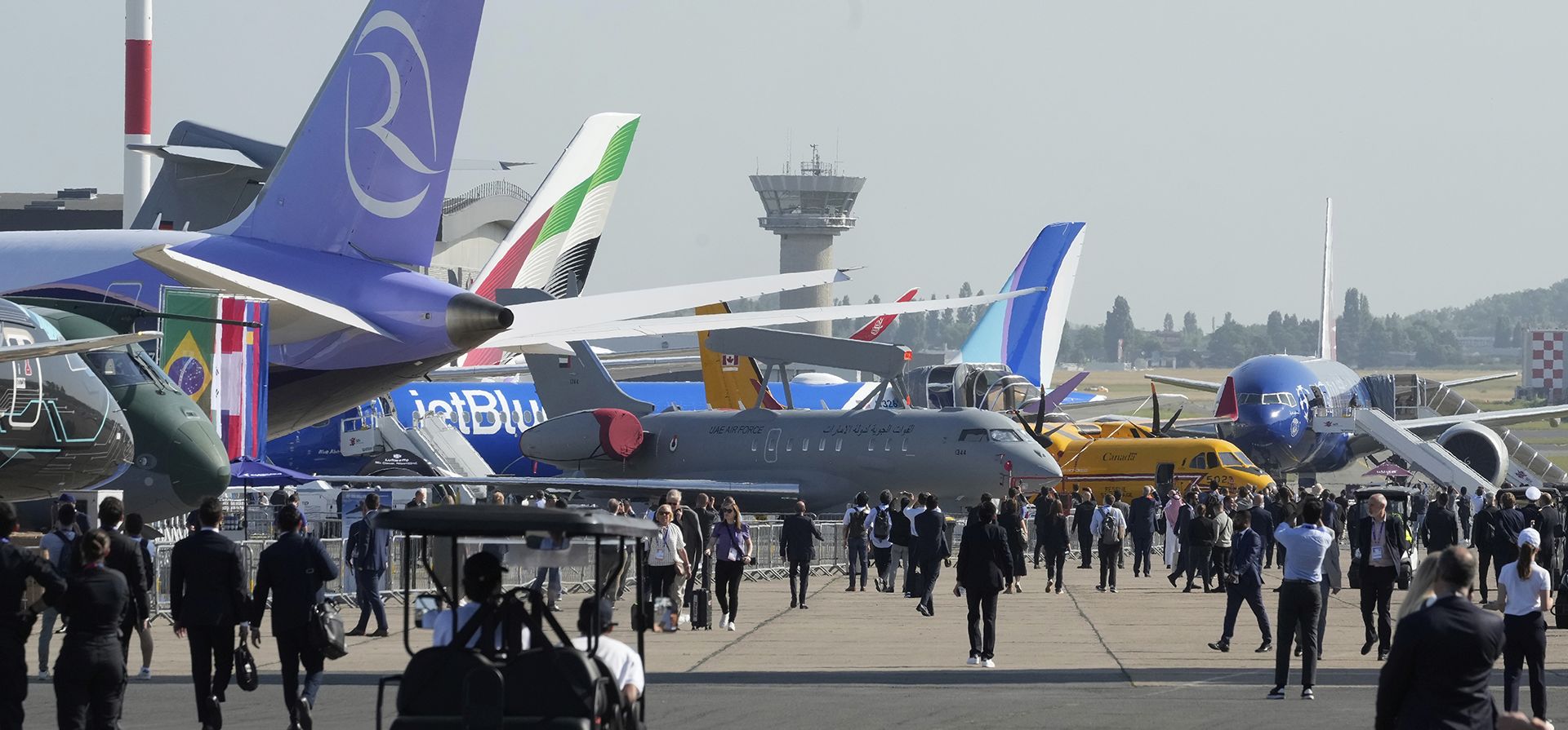 Aviones en la pista del Salón Aeronáutico de París, el lunes 16 de junio de 2025, en Le Bourget, al norte de París. (Foto AP/Michel Euler) Aviones en la pista del Salón Aeronáutico de París, el lunes 16 de junio de 2025, en Le Bourget, al norte de París. (Foto AP/Michel Euler)