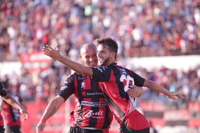 Patronato le ganó a Huracán y salió del descenso