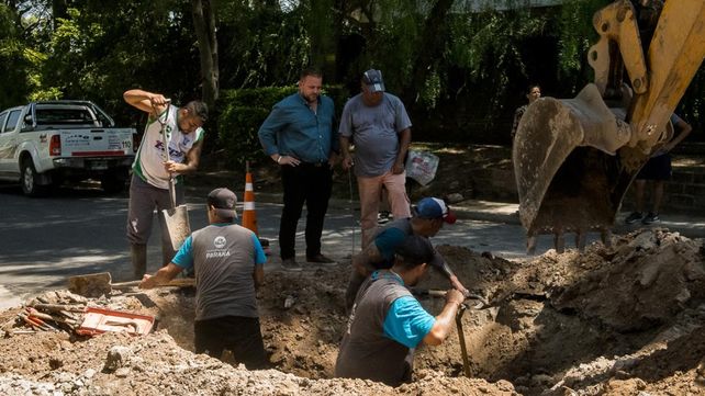 El Municipio de Paraná realiza tareas en cañerías de calle Croacia Norte y pone en funcionamiento un tanque de reserva de agua en Bajada Grande&nbsp;