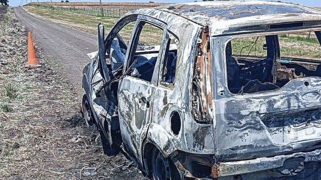 Así quedó el auto donde fue encontrado el joven de Cerrito.