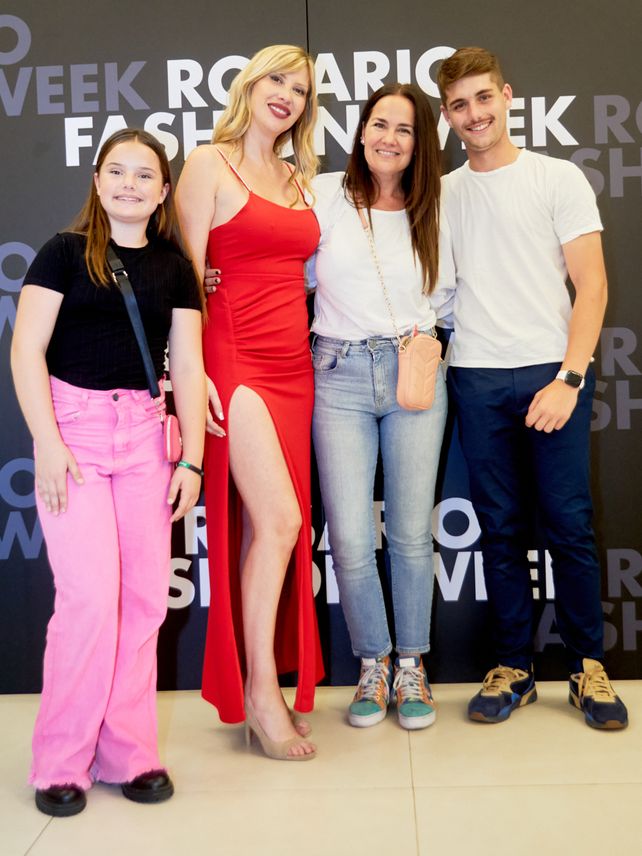 Carolina Jofre Christener y Anita Martinez e hijos.  
