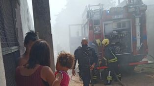 Mataron a un joven en una discusión y luego incendiaron la casa del agresor