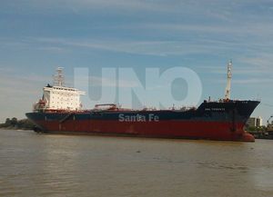 Un buque de gran calado ingresó al Puerto de Santa Fe