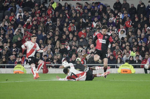 Newells, con protagonismo y enjundia, se llevó un gran punto de su visita a River