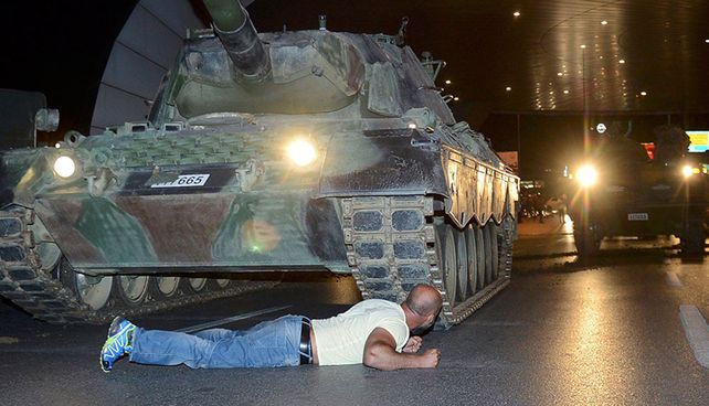 Aseguran que el golpe de Estado en Turquía fracasó: Lo paró la gente en la calle