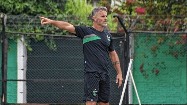 Alfredo Grelak asumió el cargo como DT de Nueva Chicago.