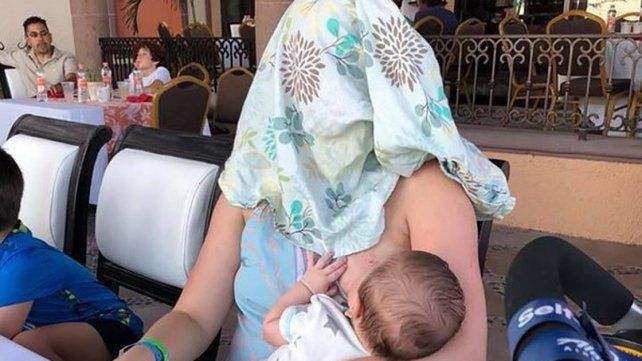 La respuesta de una mujer cuando le pidieron que no amamante a su hijo en público