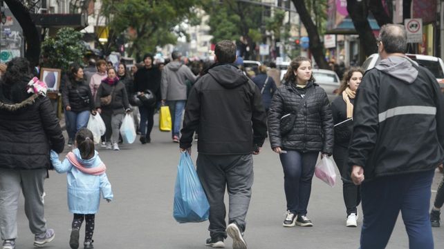 Calle San Luis se transformó en peatonal en la previa del Día del Padre.