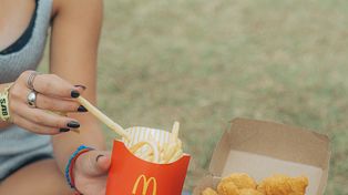McDonalds reafirma su compromiso con la calidad evolucionando la preparación de sus hamburguesas más icónicas