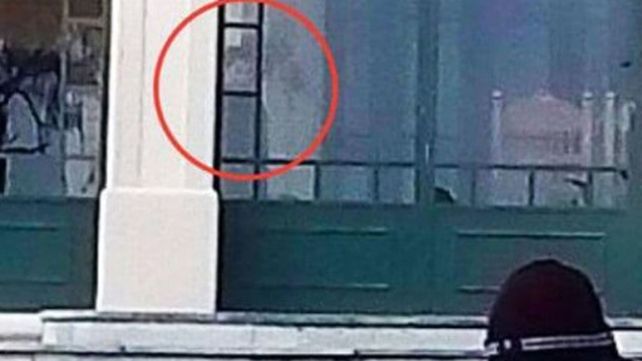 Un santafesino fotografió a un niño fantasma en un hotel abandonado de Córdoba