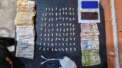 Allanamientos en Concordia: dos personas detenidas, cocaína y más de 4 millones de pesos
