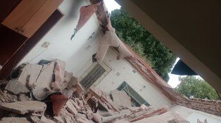 Derrumbe en la zona oeste: colapsó el techo de la casa de un adulto mayor