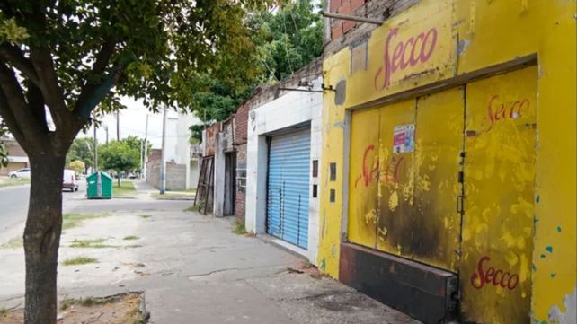Foto en el recuerdo. El local que el carnicero Bigote cerró el 9 de diciembre de 2021 tras una semana de aprietes de la banda.