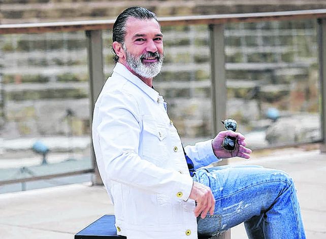 Pasó lo peor. El artista posa divertido ayer en Málaga antes de recibir el premio en el festival de cine.