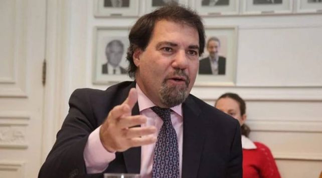 {altText(Claudio-Zuchovicki-700×395,Según el economista Zuchovicki, Argentina está quebrada)}