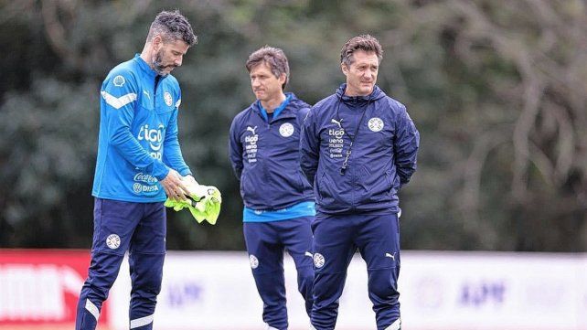 La selección de Paraguay que dirige Guillermo Barros Schelotto recibe a Perú. La selección de Paraguay que dirige Guillermo Barros Schelotto recibe a Perú.