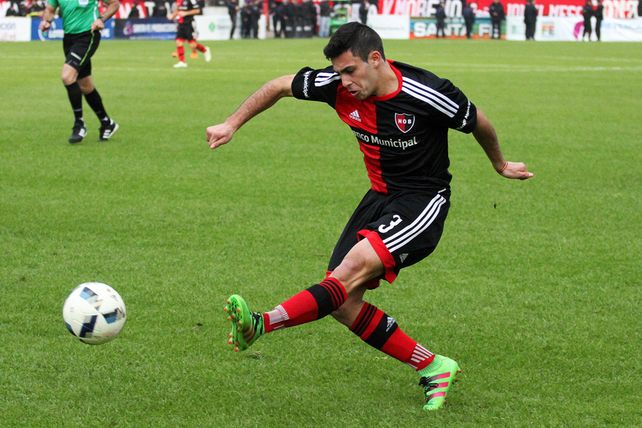 Hermetismo y rumores sobre el futuro de Valenzuela en Newells que aún no está definido