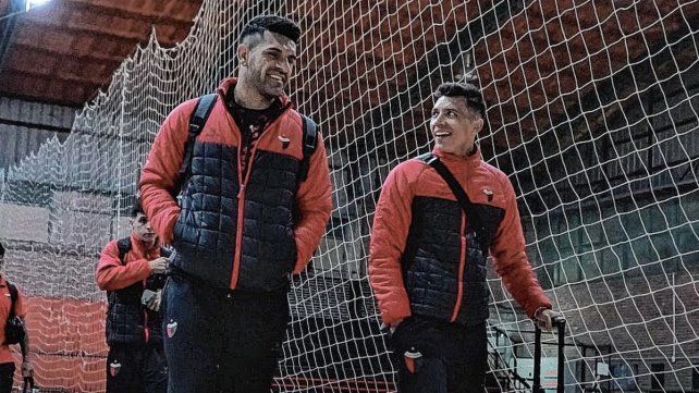 La delegación de Colón viajó con 26 futbolistas al duelo ante Talleres por la Copa Argentina.