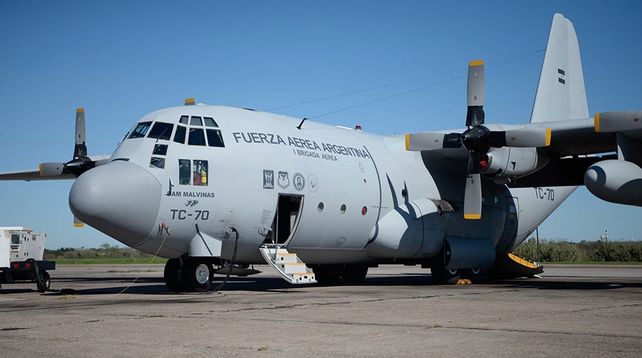 Llegaron dos Hércules de la FFAA con 140 argentinos repatriados de Perú