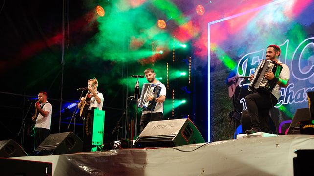 Fiesta de la Playa: Damas Gratis hizo bailar a todos en Concepción del Ururguay