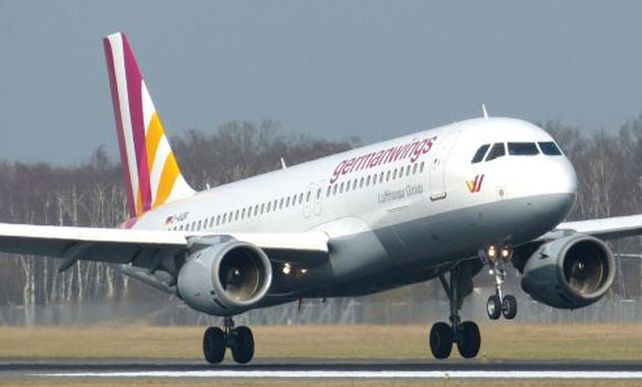 Hollande dijo que la zona del accidente era de difícil acceso y que no estaba claro si alguna persona que estuviera en tierra había resultado herida.