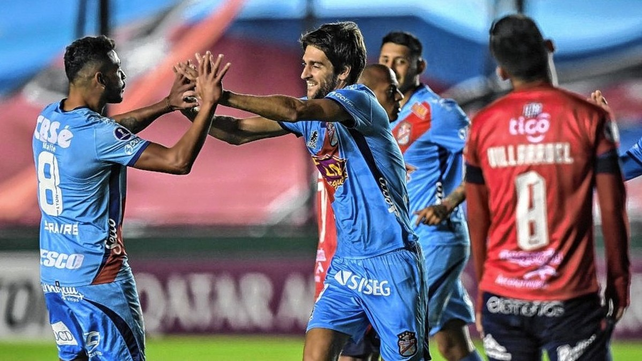 Arsenal derrotó a Jorge Wilstermann en Bolivia y quedó como líder en su grupo.