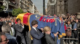 Multitudinaria despedida a la duquesa de Alba en Sevilla