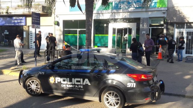 Intentaron robarse dos cajeros automáticos de un banco Bica
