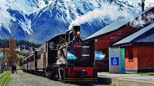 Los trenes ofrecen recorridos por paisajes naturales a lo largo de toda la Argentina.