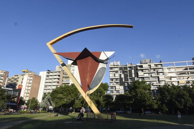 La obra de Pérez Celis en el Mercado del Patio fue inaugurada en 1988.