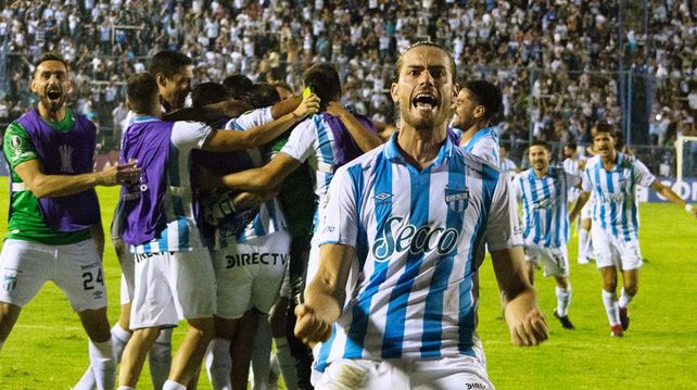 Atlético Tucumán  quiere que San Martín suba a Primera por decreto.