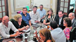 Docentes santafesinos evaluarán una oferta salarial atada a fondos que Nación aún no garantizó