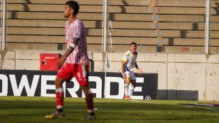 Lautaro Giaccone festeja el gol que definió el partido ante Los Andes.