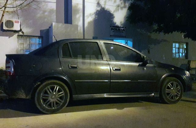 Veh&iacute;culo baleado en las calles de Santa Rosa de Lima