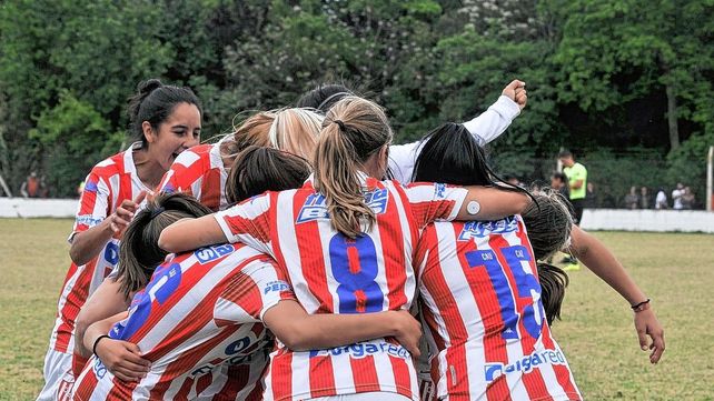 Unión goleó a Colón y se quedó con el título de fútbol femenino.