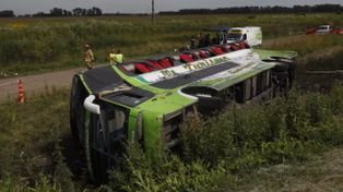 Camino a un congreso encabezado por Kicillof, volcó un micro y murieron dos personas