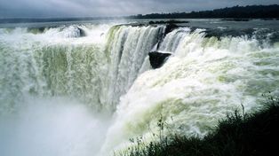 Cataratas: Un brasileño se arrojó a la Garganta del Diablo